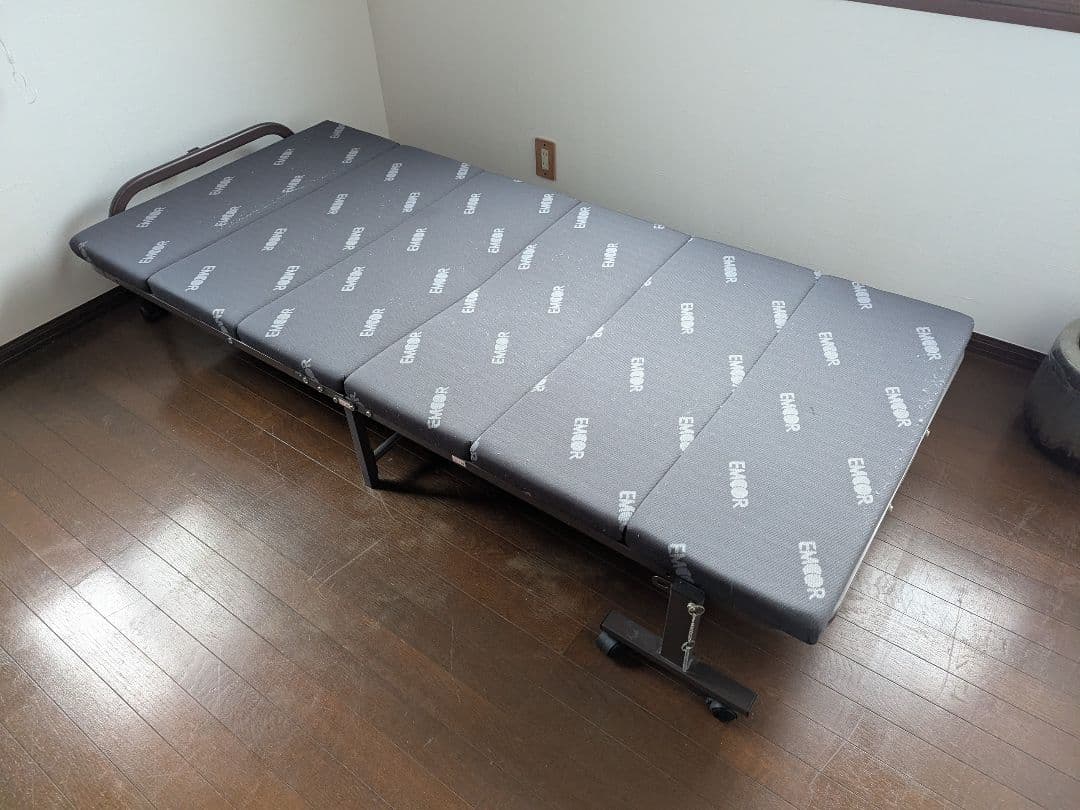 処分価格】EMOOR 折りたたみベッド シングル 送料込 早い者勝ち - メルカリ