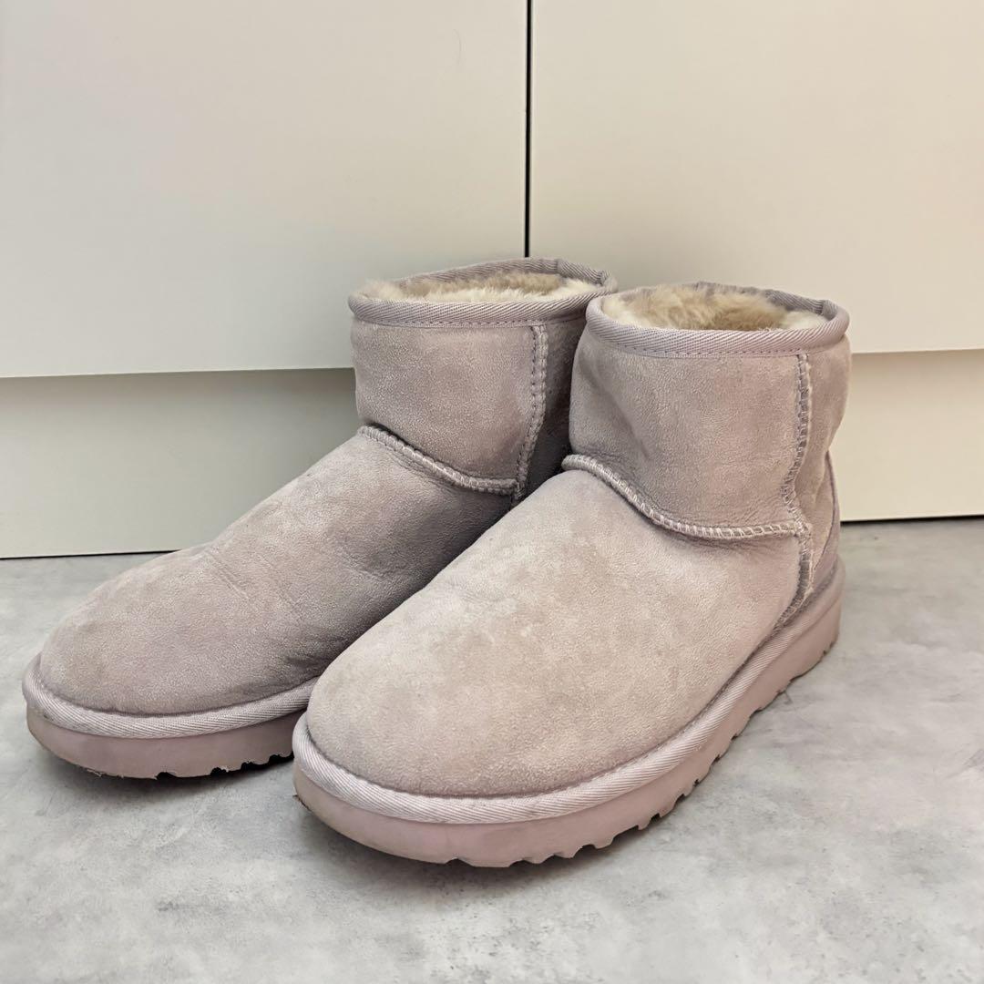 UGG クラシック ミニ II ロゴパッチ アンクルブーツ 24cm - メルカリ