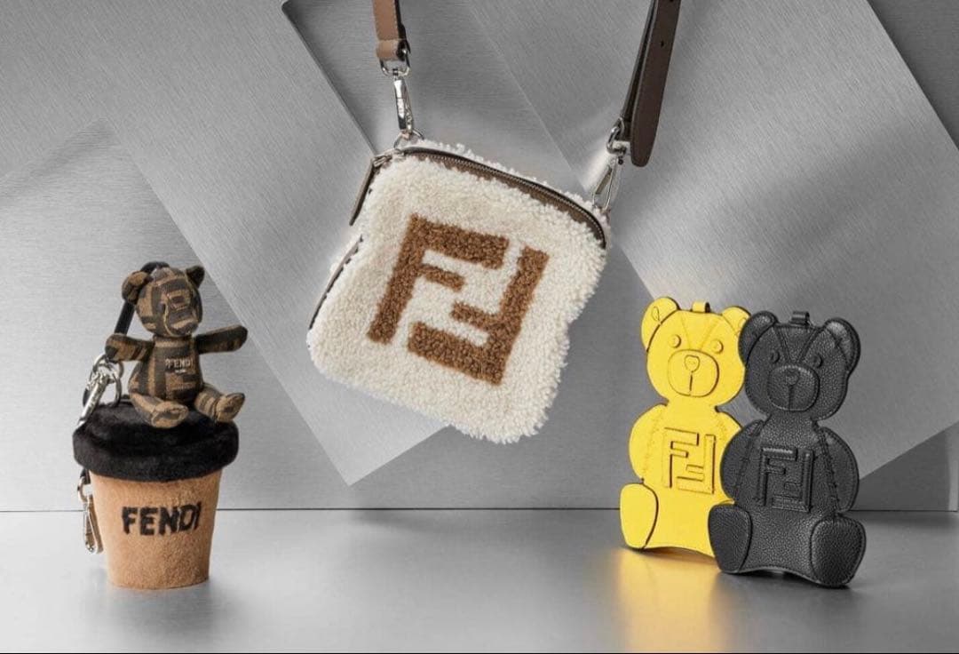 希少 FENDI レザー製ベア 大型チャーム イエロー - メルカリ