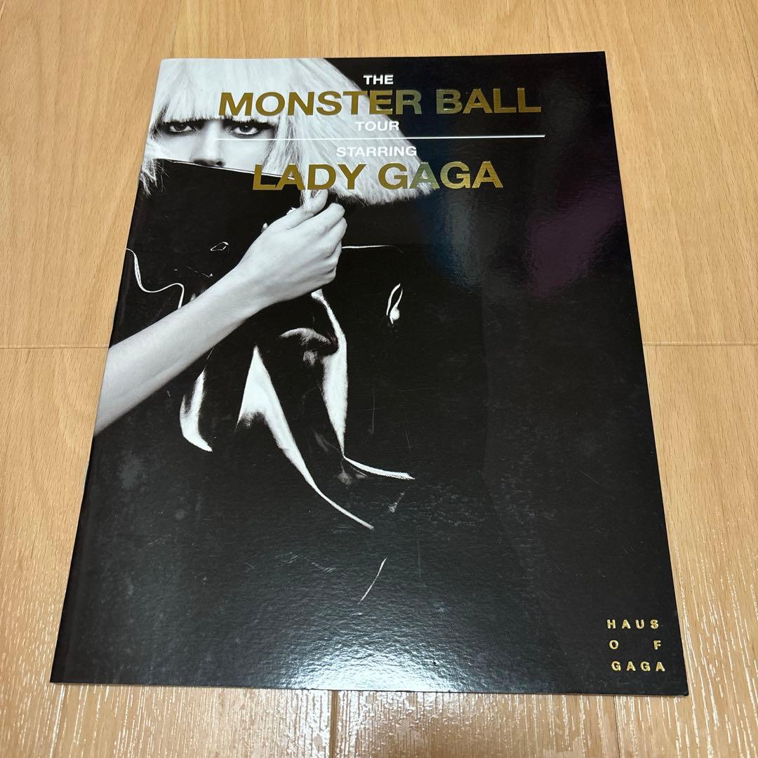 最終価格❣️レディーガガ ツアーパンフレット - メルカリ