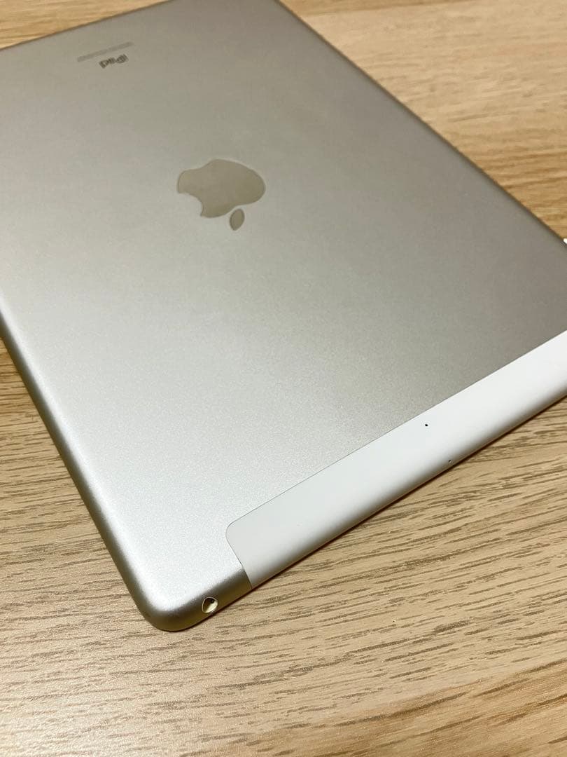 美品バッテリ容量94%iPad 第7世代 32GB Wi-Fi セルラー ドコモ - メルカリ