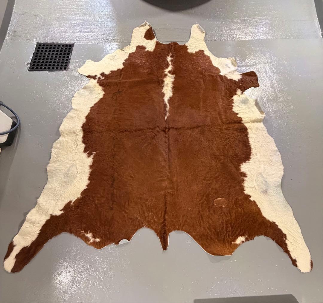 本革製　牛革ラグ 茶色と白 楽天市場】【ポイント2倍ワンダフルデー】牛革ラグ 1.4 x 1.5mフェイク
