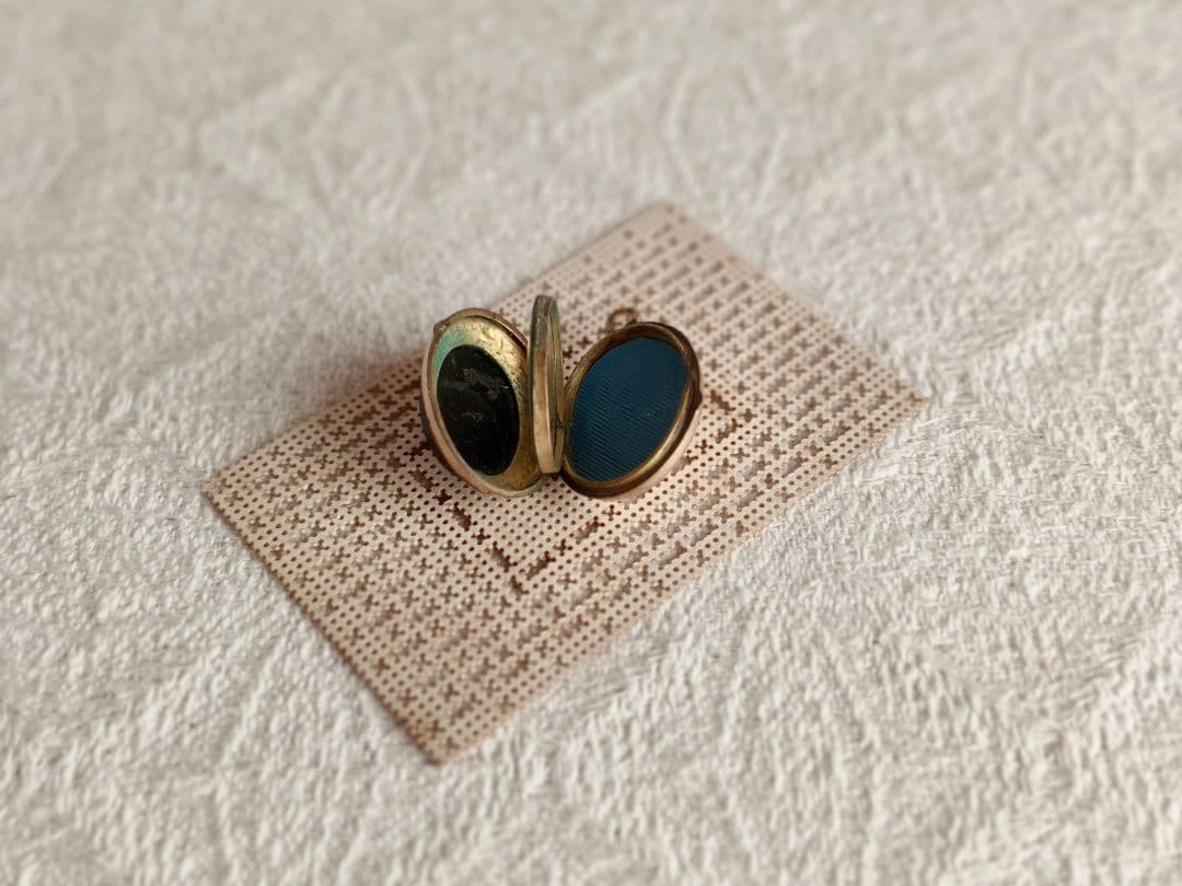 チョコメルさま】vintage ✙ * クロス ロケット ペンダントトップ