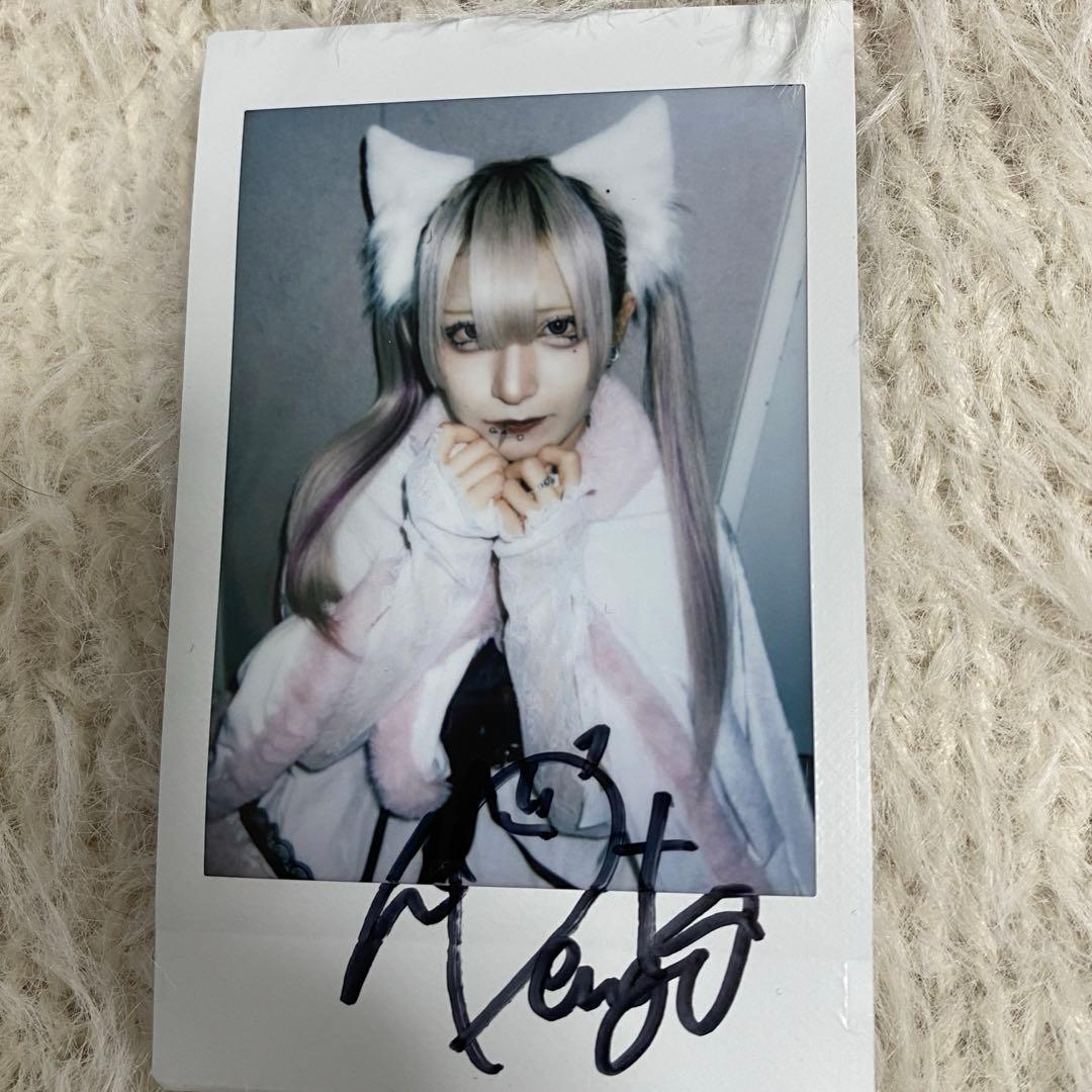 マーキュロ 紫月レンゲ チェキ サイン入り - メルカリ