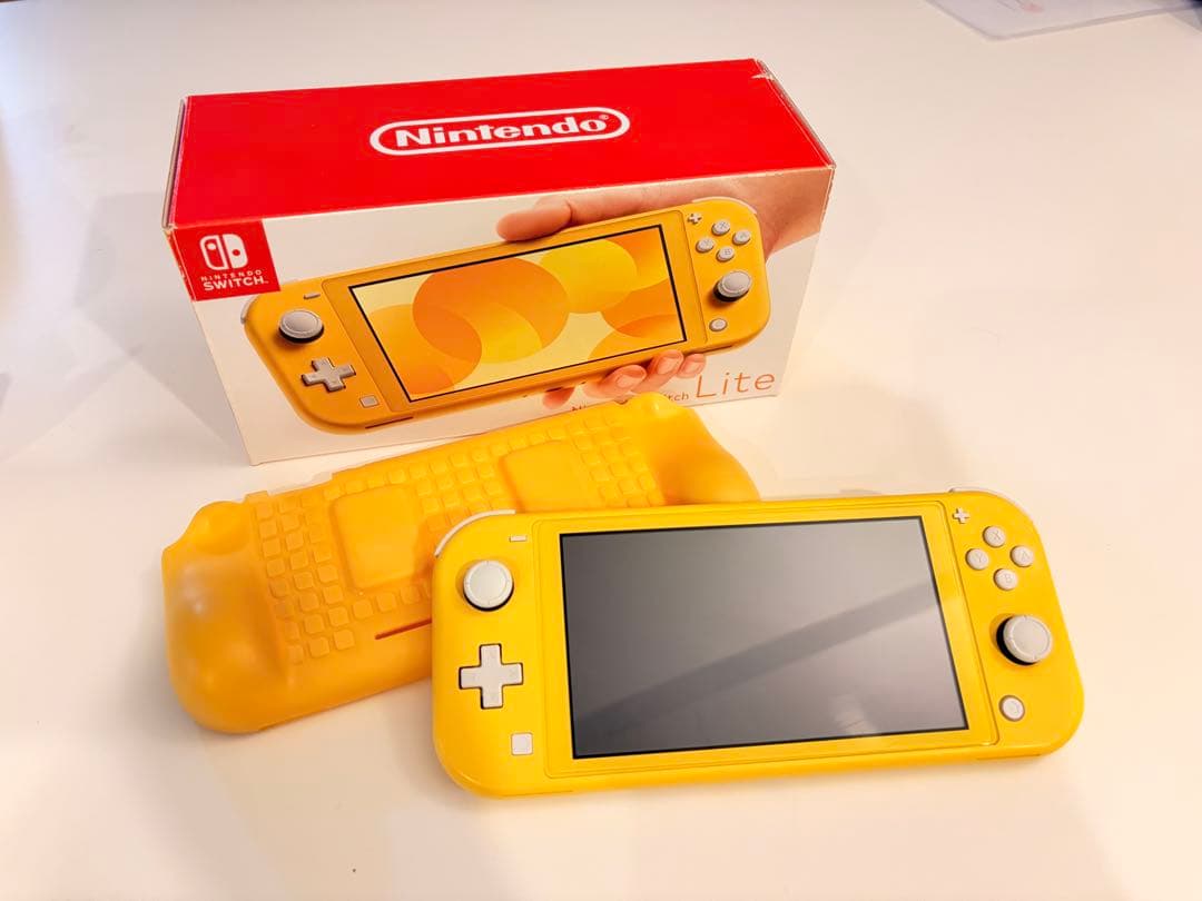 ワ*ト様 Nintendo Switch Lite イエロー 本体 ケース、箱付 Amazon.co.jp: Nintendo Switch Lite イエロー : ゲーム