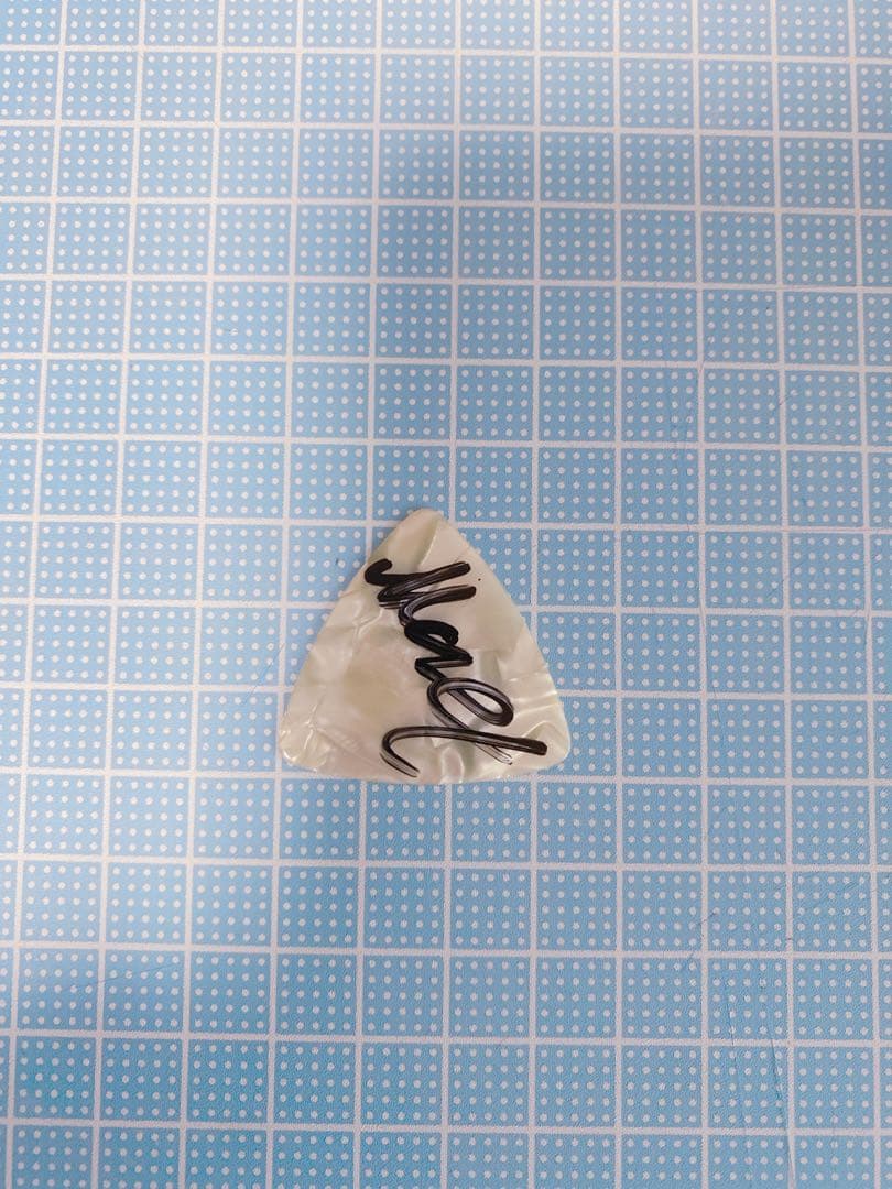 MARETU サイン入り ピック - メルカリ