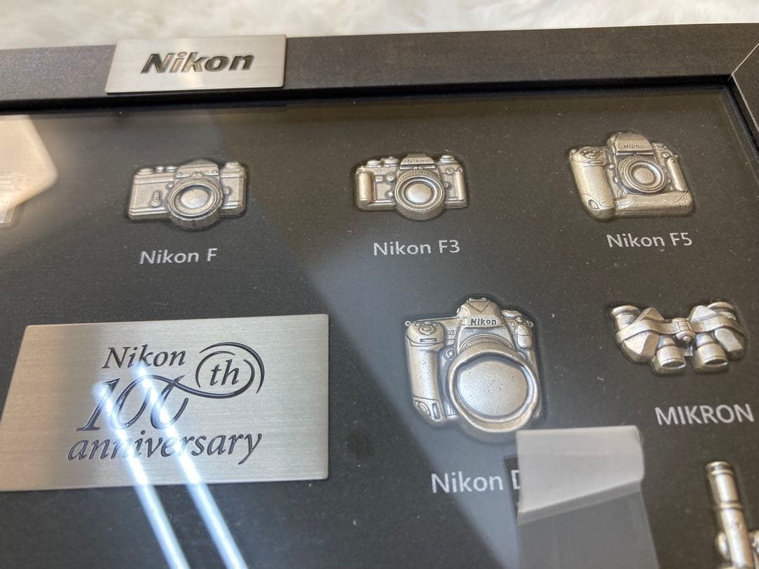 非売品】Nikon 100th anniversary 歴代カメラピンバッジ - メルカリ