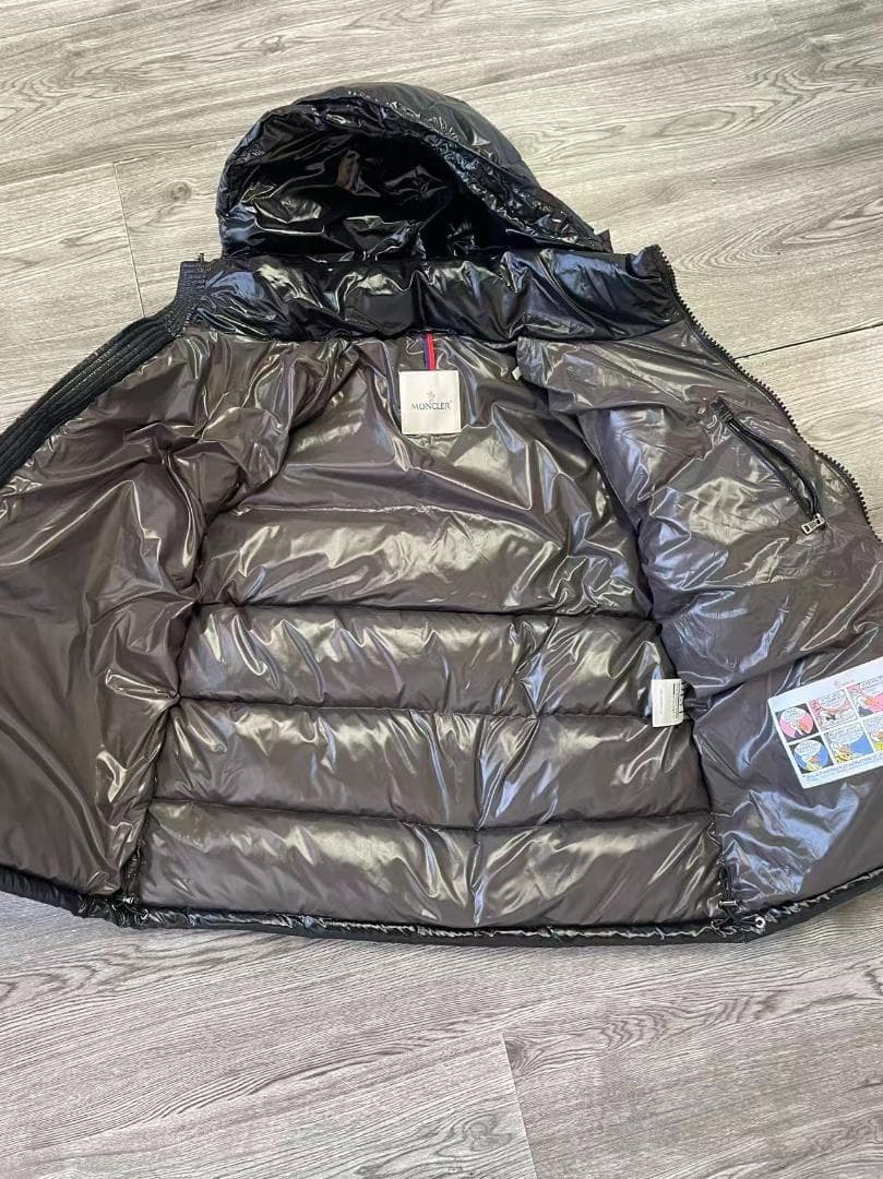 MONCLER 《人気》フード付きダウンジャケット サイズ3 ブラック