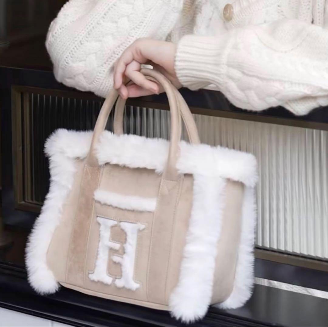 新品・未開封】herlipto Cozy Winter Tote Bag - メルカリ