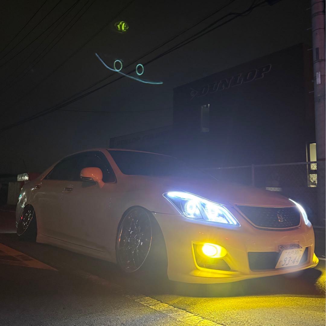 20クラウン 200系 クラウン アスリート アニバーサリー トヨタクラウン特別仕様車の特徴とは。ノーマルクラウンと何が違う