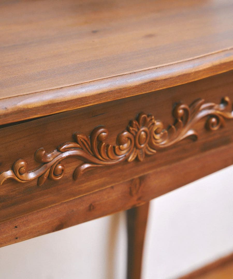 サリュ Baroque -makeup room-アンティークデスク