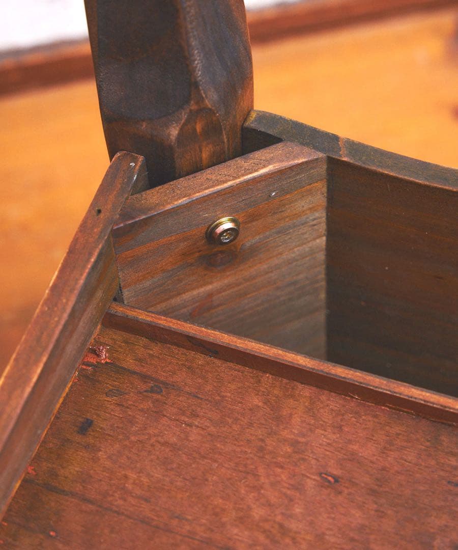 サリュ Baroque -makeup room-アンティークデスク