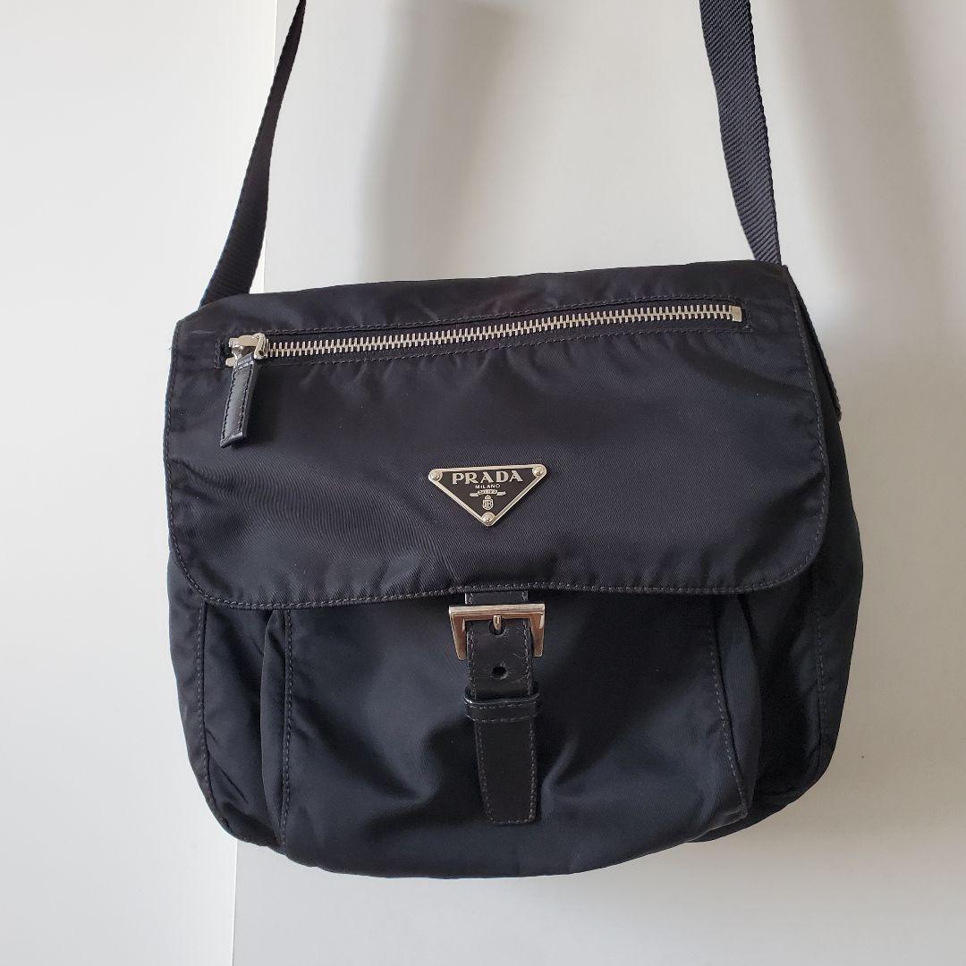 PRADA　プラダ　ショルダーバッグ　テスートナイロン　三角ロゴ PRADA（プラダ） テスート 三角ロゴプレート カーキ シルバー金具
