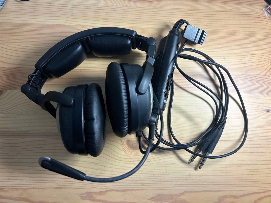 LIGHTSPEED SIERRA 小型機用ヘッドセット(ケース付き) パイロット用ヘッドセット - Sierra® - Lightspeed Aviation, Inc