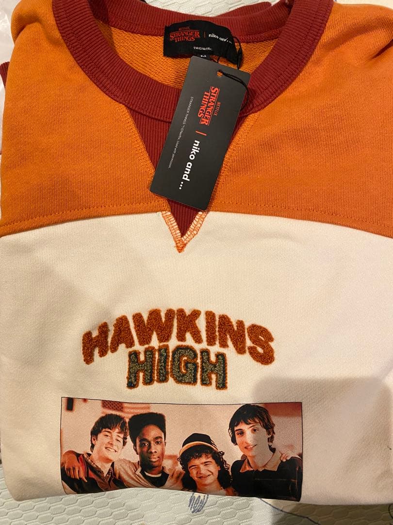 ◇新品◇【STRANGER THINGS】コラボ配色スウェット オレンジ M - メルカリ