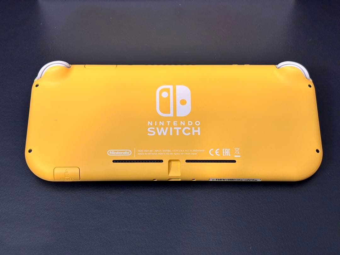 Nintendo Switch Lite イエロー ピカチュウケース セット