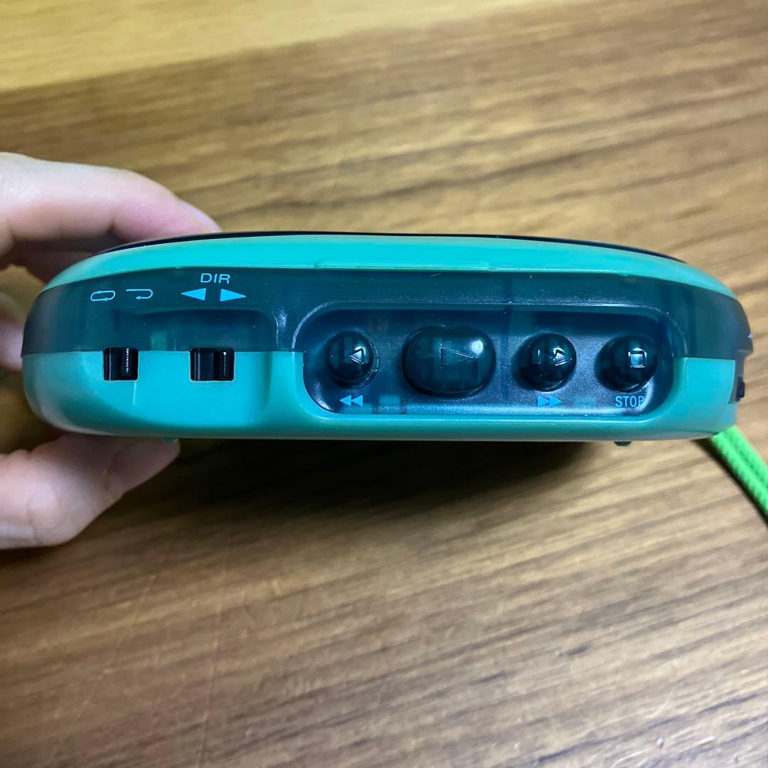 ジャンク品】スケルトン SONY カセットウォークマン - メルカリ