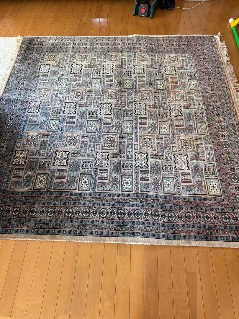 B*y様 ペルシャ絨毯 フシライトカーペット 200x200cm ペルシャ絨毯 ナイン産 約58cm x 88cm｜SATHI RUGS