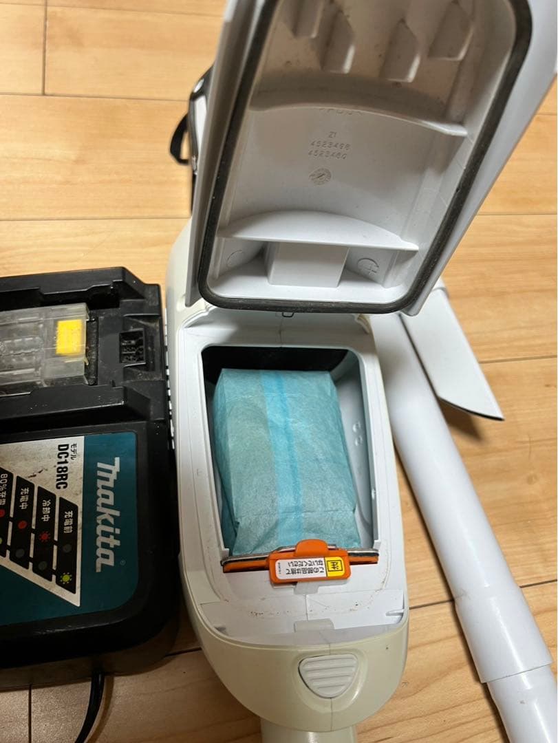 引き取り限定Makita ★中古★スティッククリーナー 18V 3.0Ah