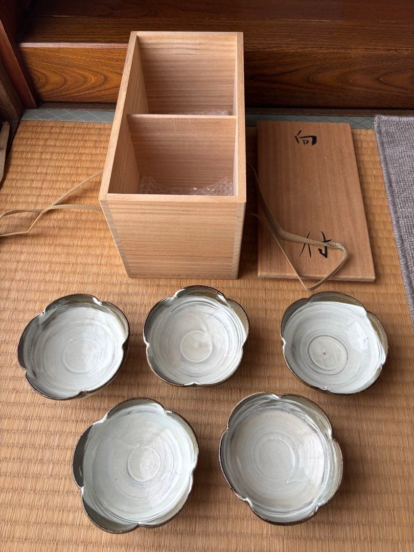 小林東五 『刷毛目輪花 小鉢』五客 木箱付き 對州窯 玄 - メルカリ