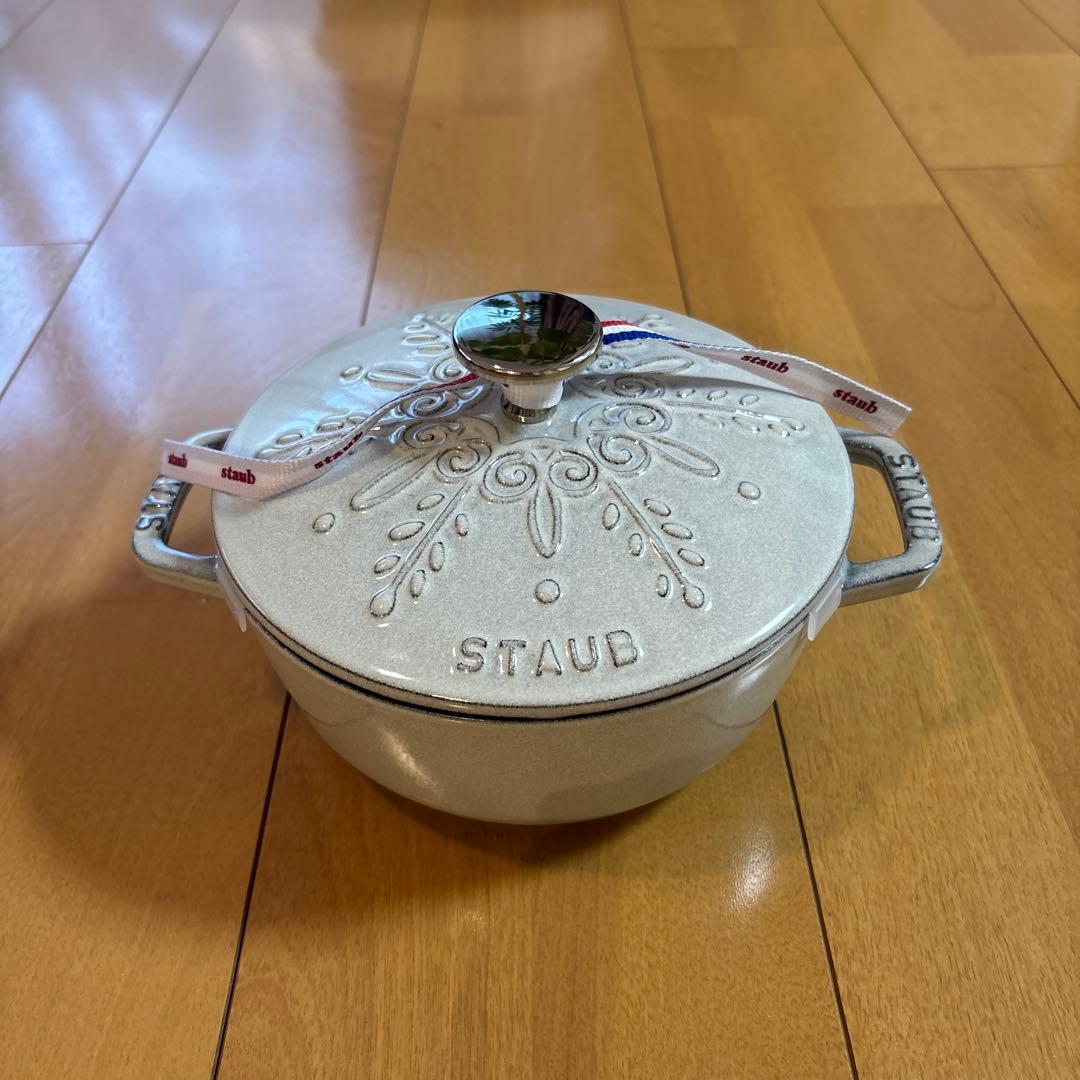 t*o様 【希少】STAUB スノーフレーク カンパーニュ 鋳鉄製 両手鍋 16