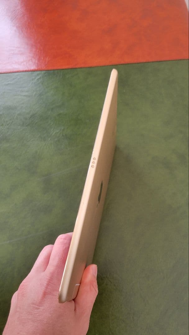 Apple iPad pro 9.7インチ ゴールド キーボードケース 128G