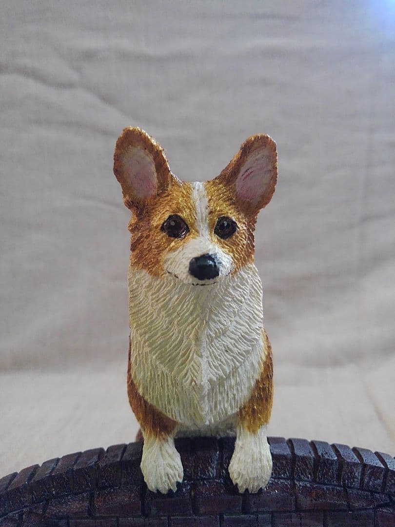 木彫りのコーギー2体 番犬編 - メルカリ