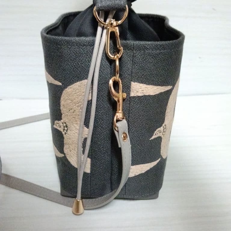 ミナペルホネン ポケット巾着バッグ go! ダークグレー 鳥さん