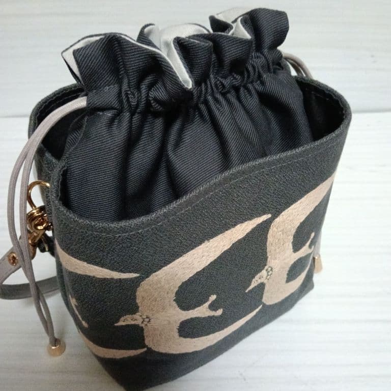 ミナペルホネン ポケット巾着バッグ go! ダークグレー 鳥さん