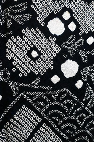 美品 訪問着 黒 総絞り 熨斗 枝花 身丈161cm 裄丈68cm お洒落 - メルカリ