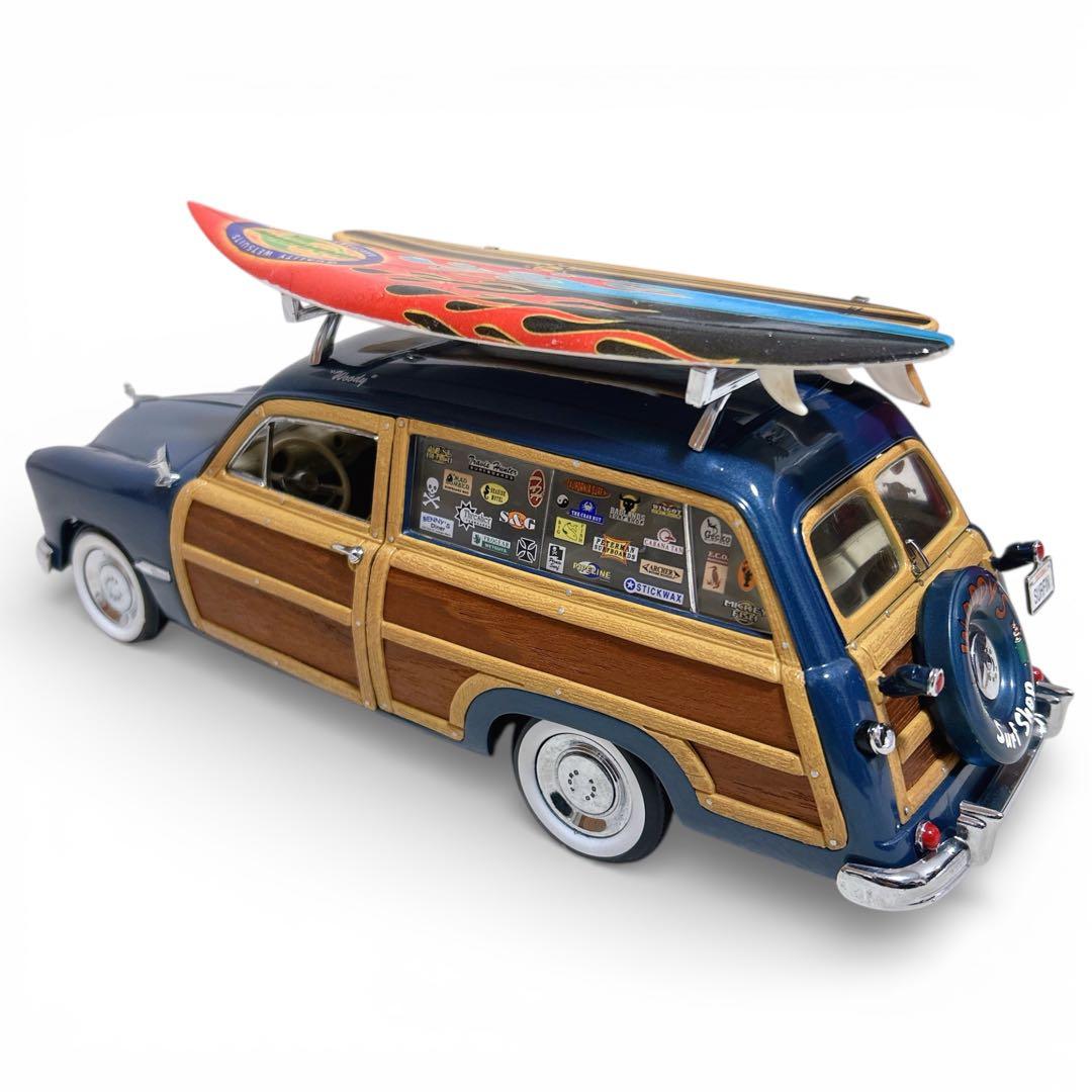 美品 フォード ウッディーワゴン 1/18 1949 モーターシティクラシクス 1949 Ford Woody Wagon, Olive Green/Wood Trim 1:18 Diecast Model