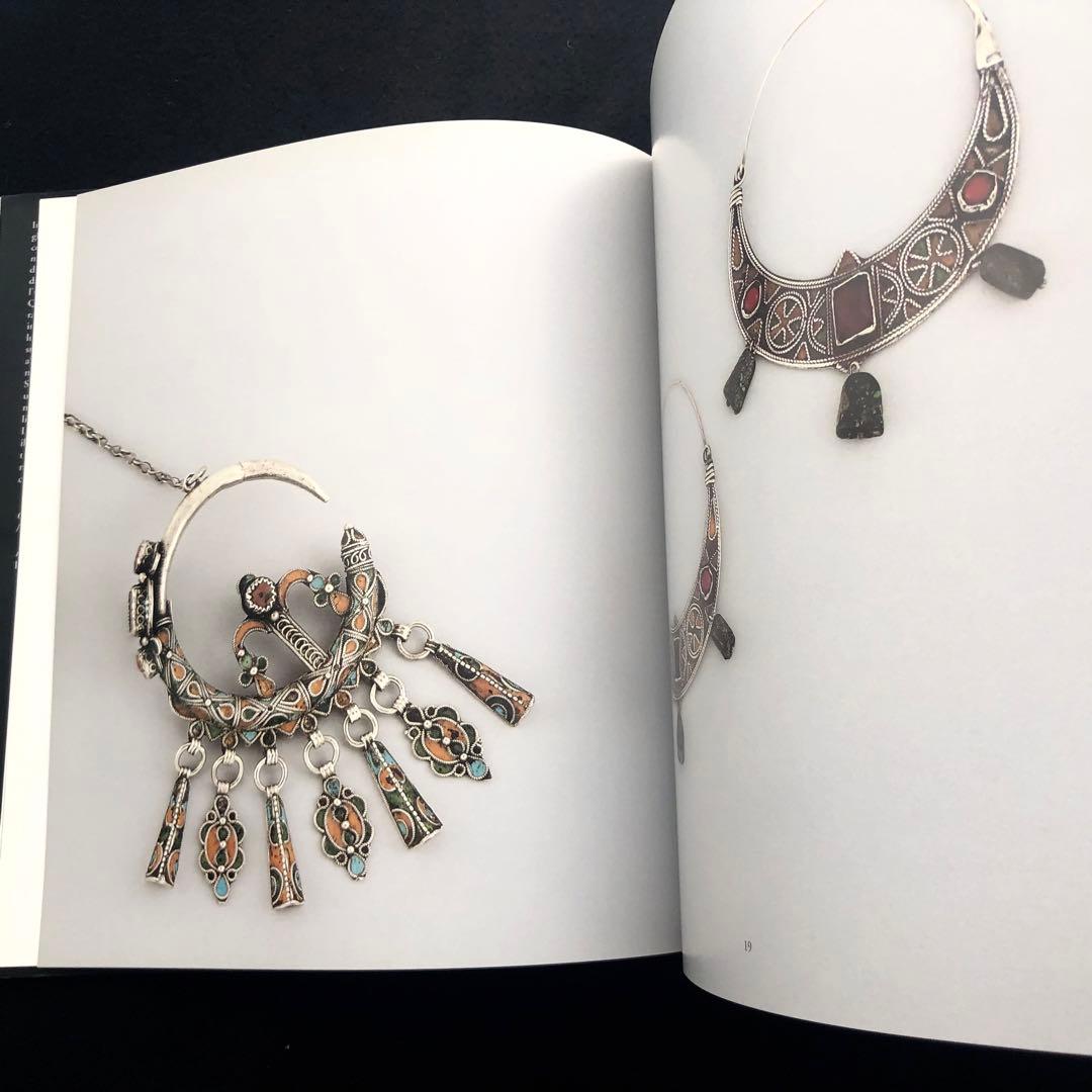イヤリング ジェリーの世界 写真集「Orecchini etnici」Skira - メルカリ