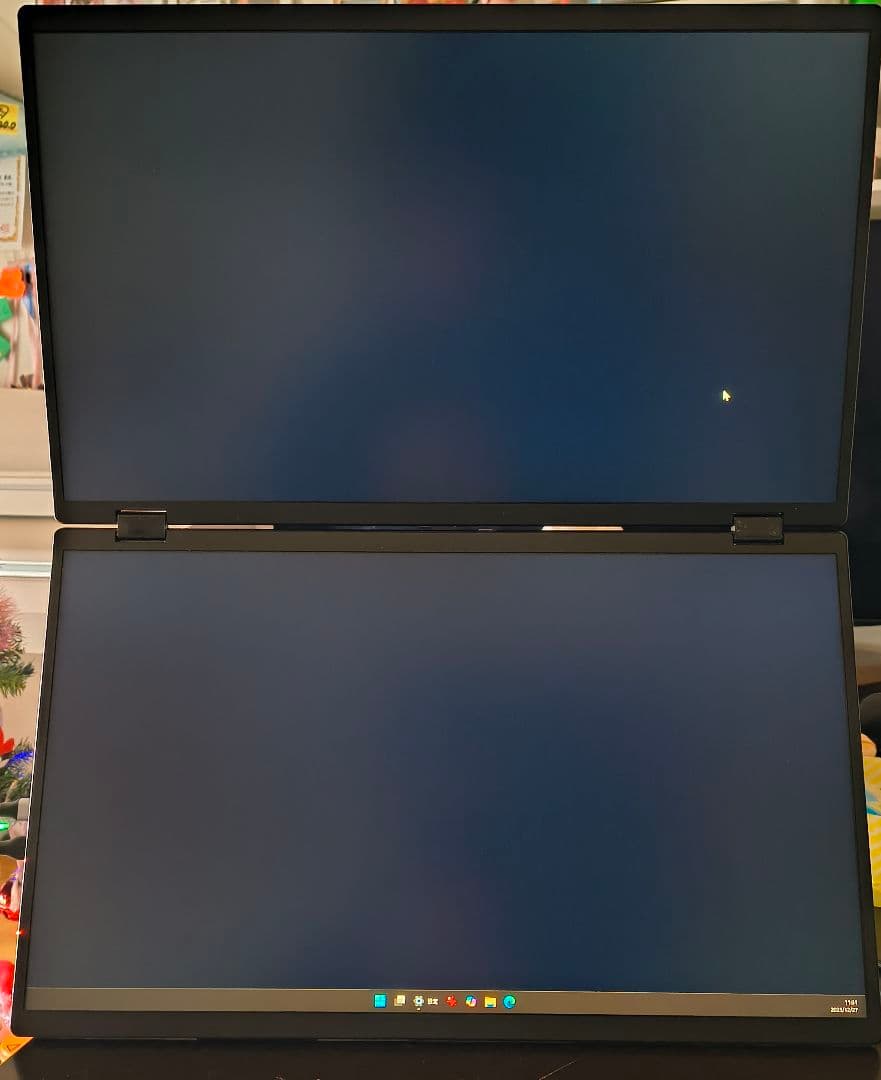 Innoview デュアルディスプレイ　モバイル 18.5インチ 折りたたみ式 Amazon.co.jp: InnoView デュアル モバイルモニター 18.5インチ