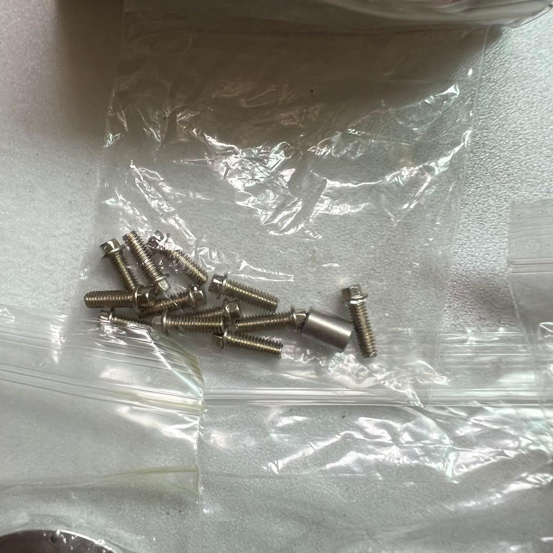 RC4WD 6LUG1.9クロームホイール、axial純正トレパドールタイヤ - メルカリ