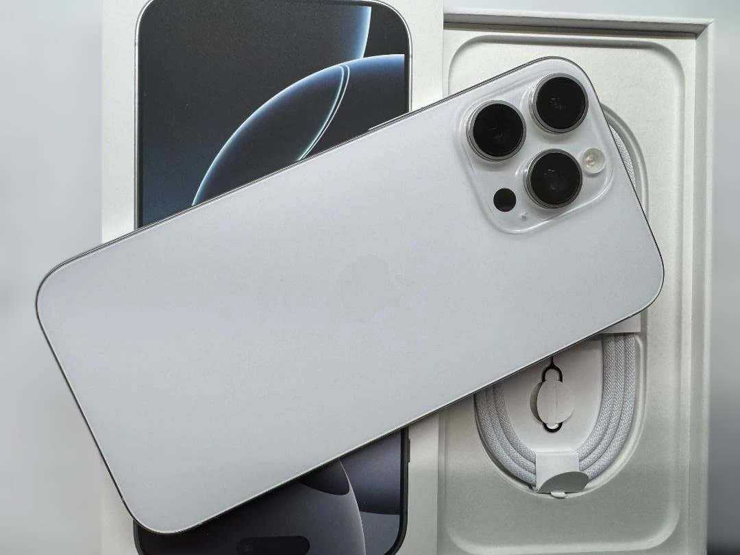 iPhone 16 Pro Max 256GB 本体 充電ケーブル付き 電池96 - メルカリ