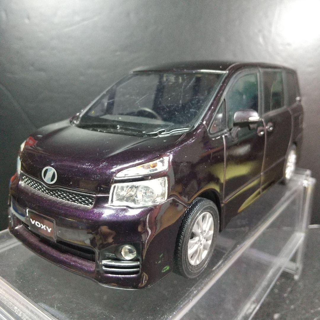 トヨタ 1/24 カラーサンプルノベルティ『ヴォクシー VOXY』 (濃紫色