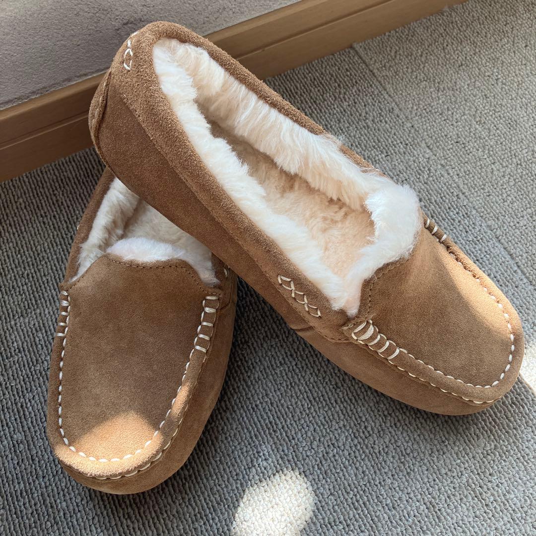 連休セール中‼️UGG Ansleyスリッポンブラウン モカシン 25.0 - メルカリ