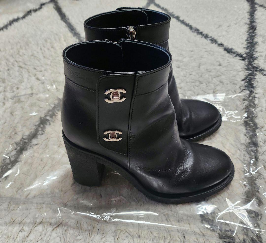 CHANEL 38 2/1ターンロック レザーショートブーツ 黒 - メルカリ