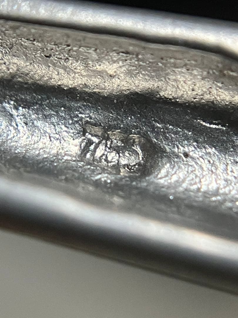 ブローチ 刻印750 石付き 3.56g