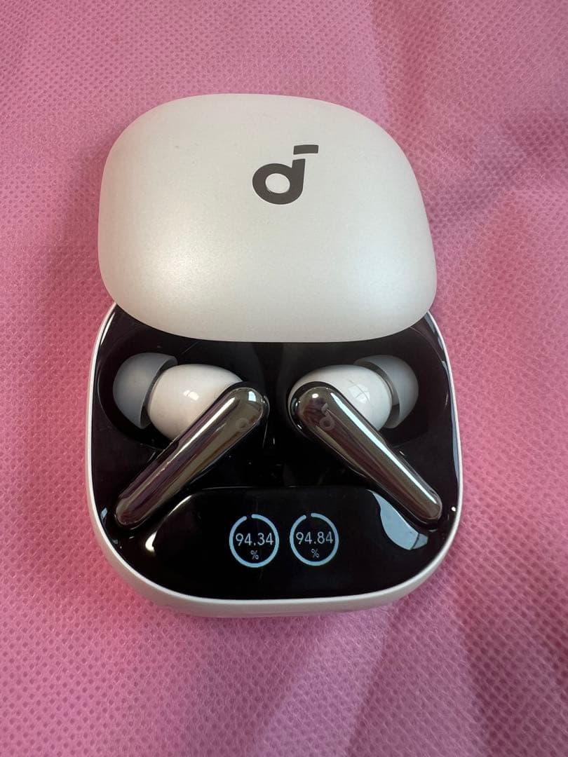 ワイヤレスイヤホン ホワイト 充電ケース付き ホワイト ワイヤレスイヤホン 充電ケース、ケーブル付き - メルカリ