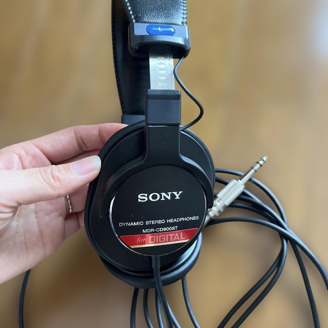 美品】SONY MDR-CD900ST 密閉型スタジオモニターヘッドホン SONY MDR-CD900ST 密閉型プロ用モニターヘッドホン 定番 人気 音楽制作