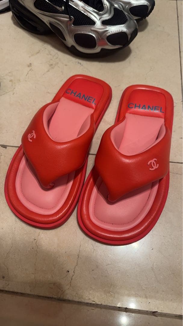 CHANEL ビーチサンダル レッド・ピンク 中古・古着通販】CHANEL (シャネル) 22P マトラッセ ミュール サンダル