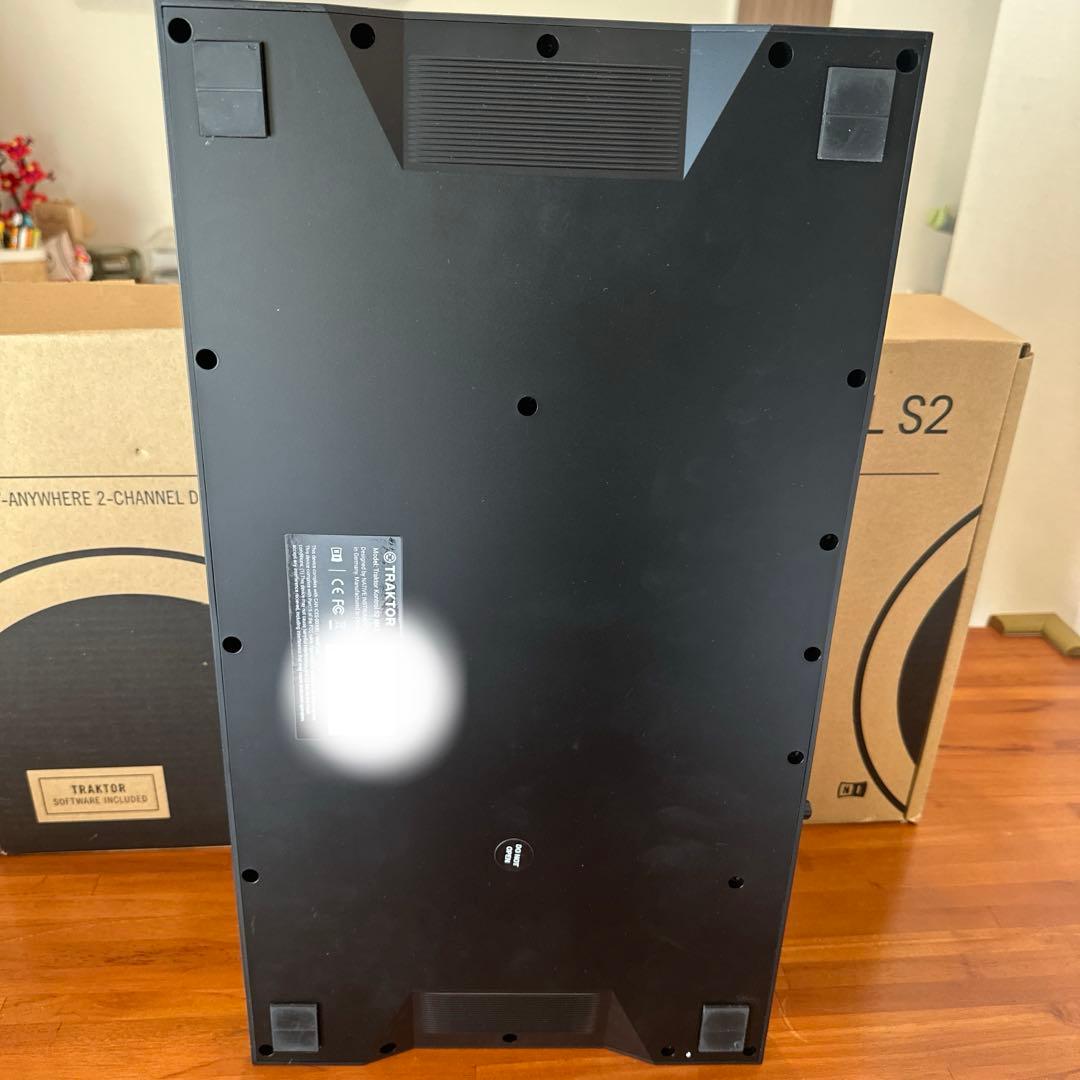 期間限定大特価】TRAKTOR KONTROL S2 MK3 【早い者勝ち】
