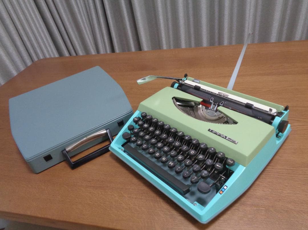完動品　TRIUMPH TIPPAS　トライアンフタイプライター　パステルカラー TRIUMPH Tippa 1 中古タイプライター｜タイプライター専門店の尾河商会