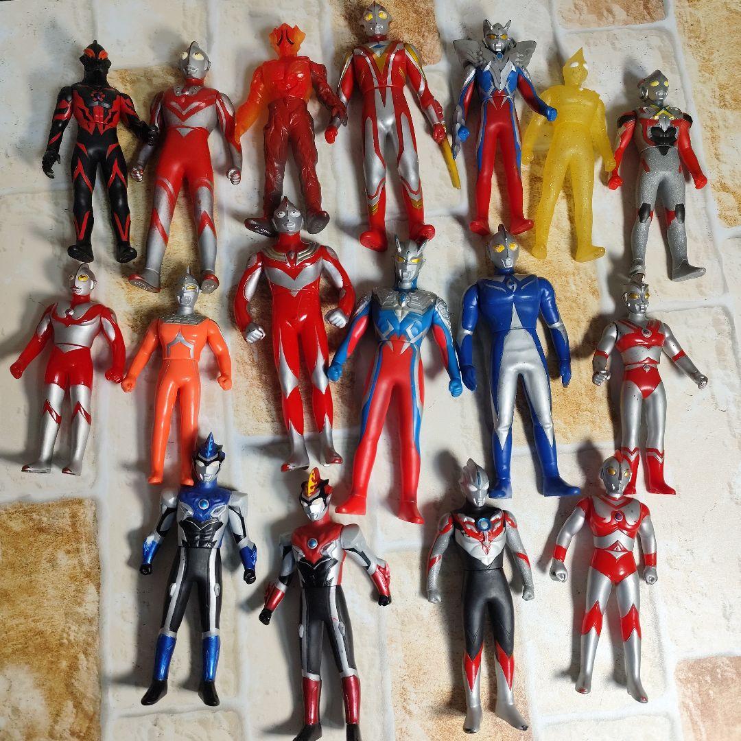 ウルトラマン ソフビ 17体まとめ売り - メルカリ