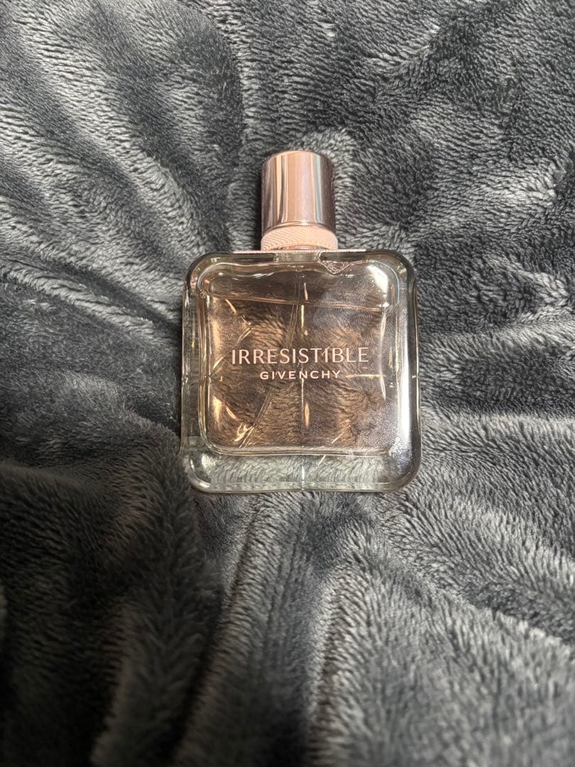 GIVENCHY IRRESISTIBLE 香水 50ml - メルカリ