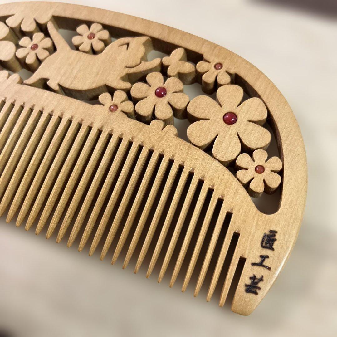 最終価格《定価¥39,500》 つげ櫛 透かし彫り　猫 紅珊瑚　さつまつげ