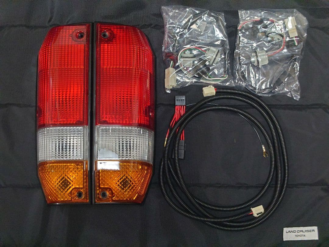 ランドクルーザー70 4灯化キット 純正 テールレンズ テールランプ ③