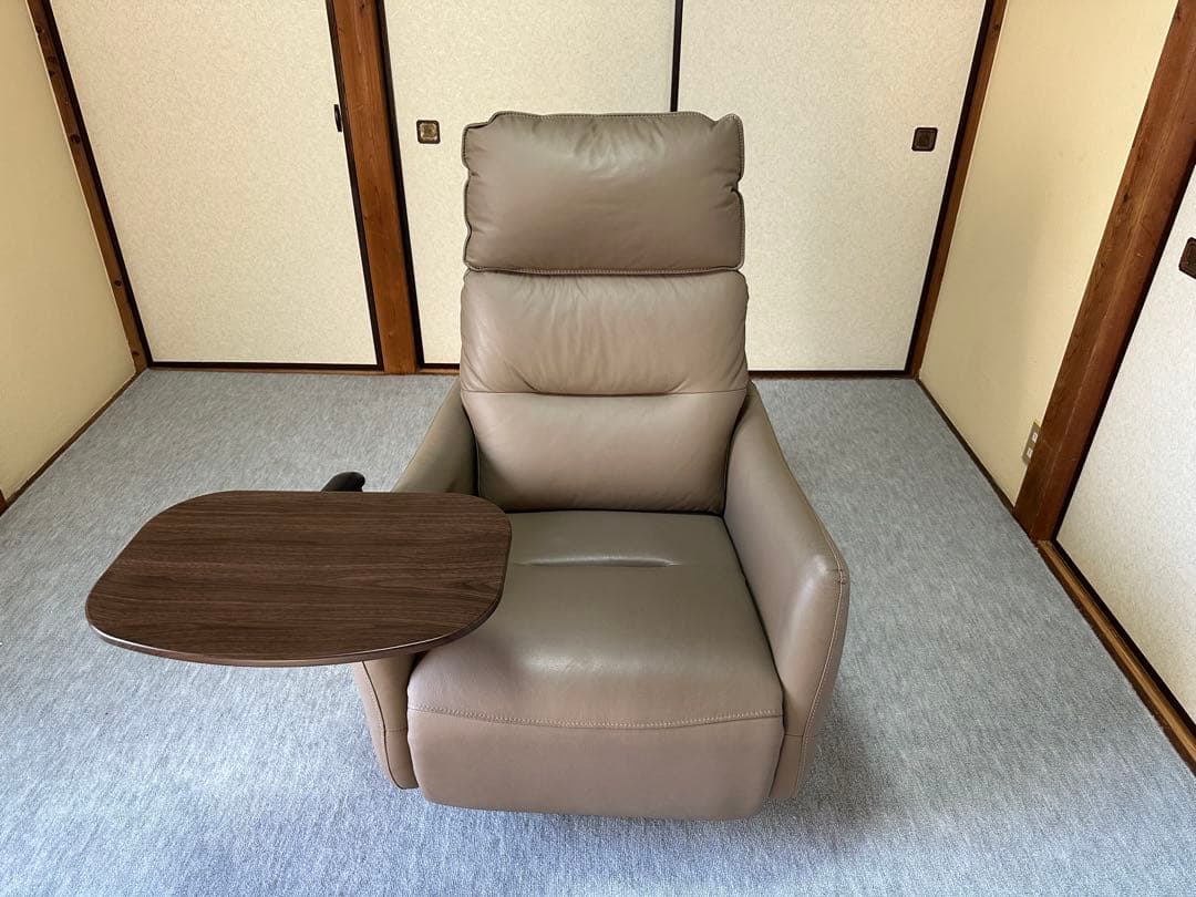 【美品特価】　ニトリ　LE01-2 4モーター　最上級モデル　専用テーブル付き ニトリ（NITORI） 電動リクライニングパーソナルチェアテーブルセット