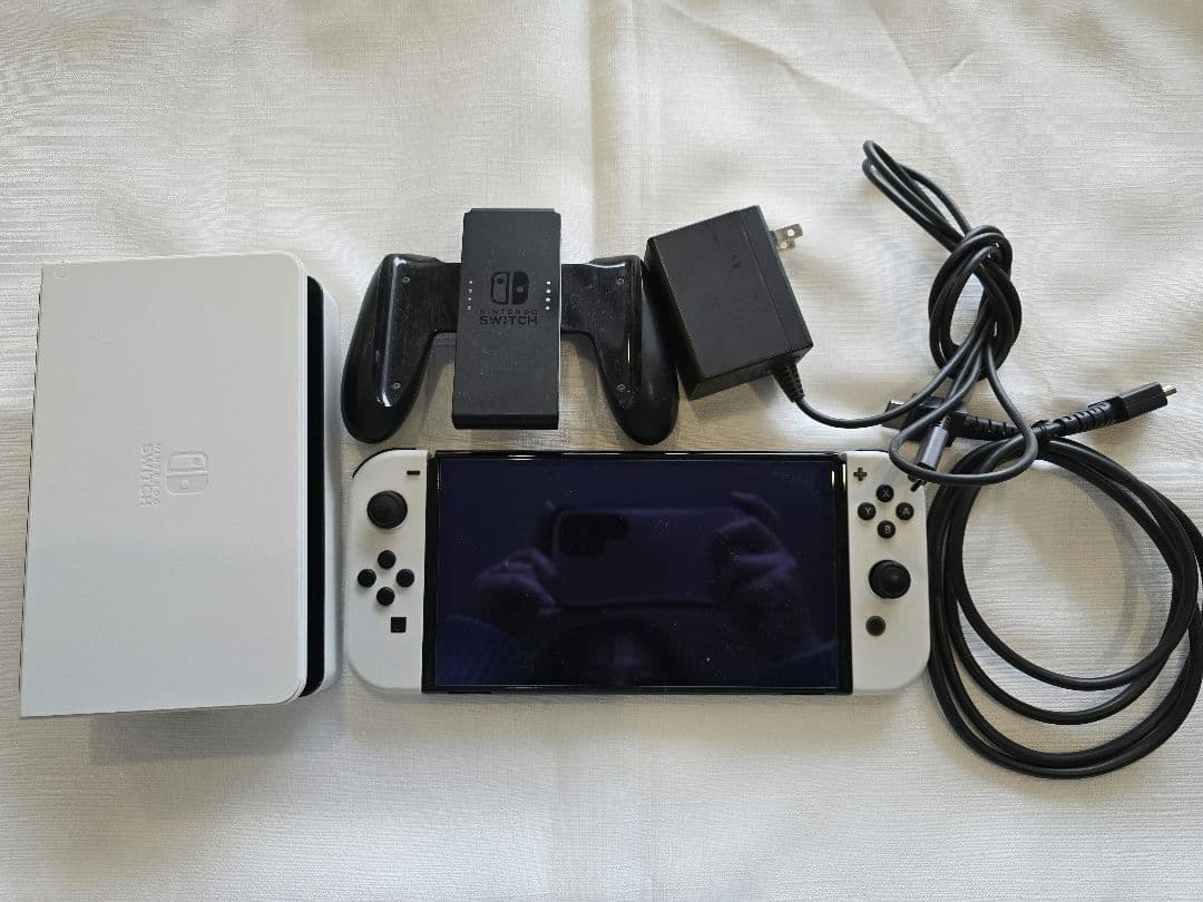 Nintendo Switch ホワイト 本体 付属品付き Nintendo Switch [本体＋ソフトセット購入] 有機ELモデル ホワイト ＋